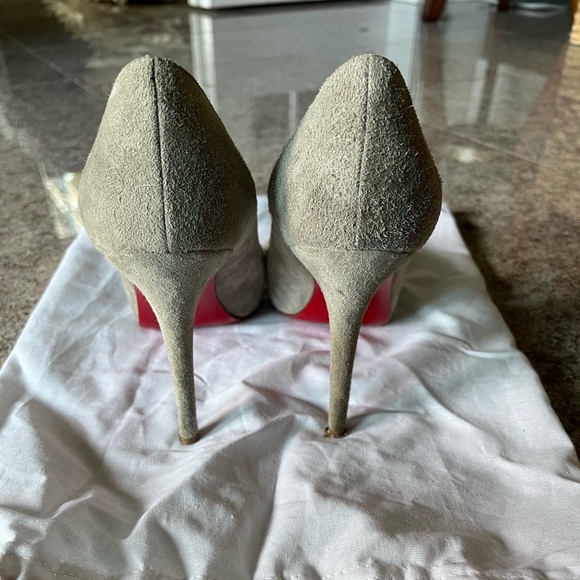 Christian Louboutin Grey suede pumps - Picture 4 of 7